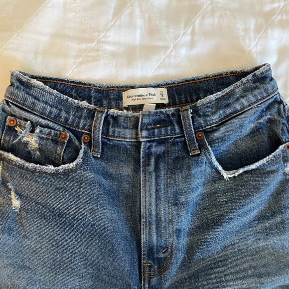 Abercrombie & Fitch High Rise Blue Distressed Mom Short, Curve Love, Sz 27 (4) - Picture 8 of 9